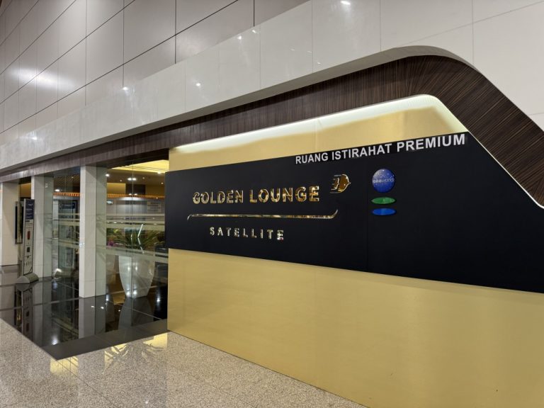 MAS Golden Lounge Satellite