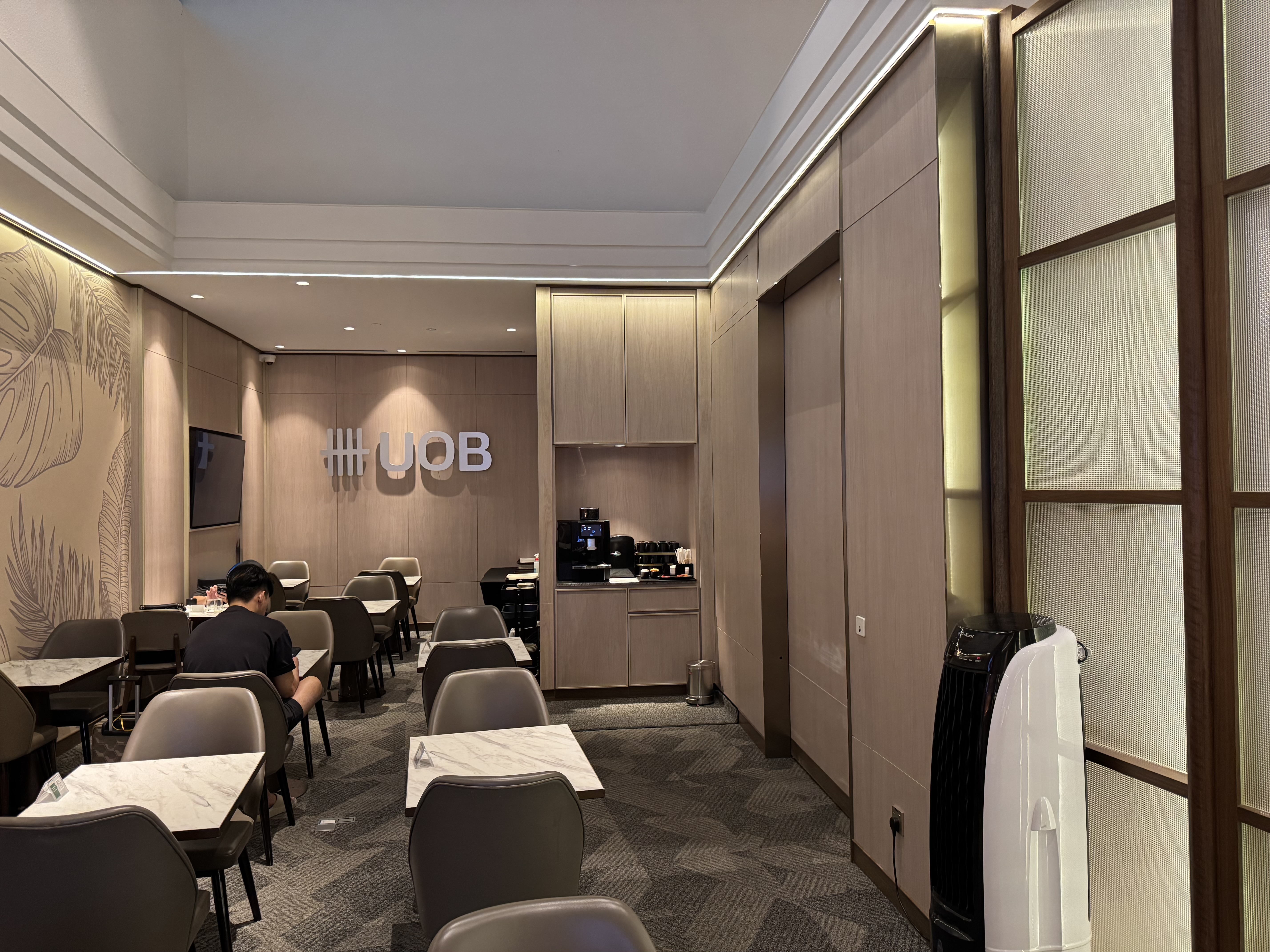 Plaza Premium Lounge UOB Section